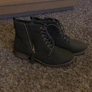 ANKLE BOOTS
